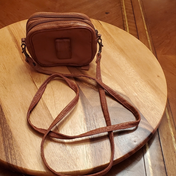 Wilson's Leather Crossbodt/Belt Bag - Picture 4 of 6